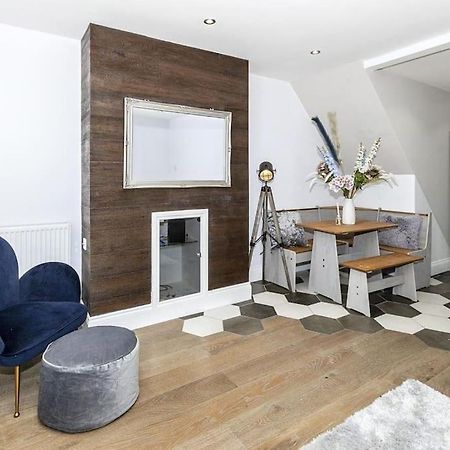Lovely 2-Bed In Windsor Free Parking, 1 Mile From Legoland Exteriör bild
