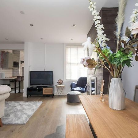 Lovely 2-Bed In Windsor Free Parking, 1 Mile From Legoland Exteriör bild