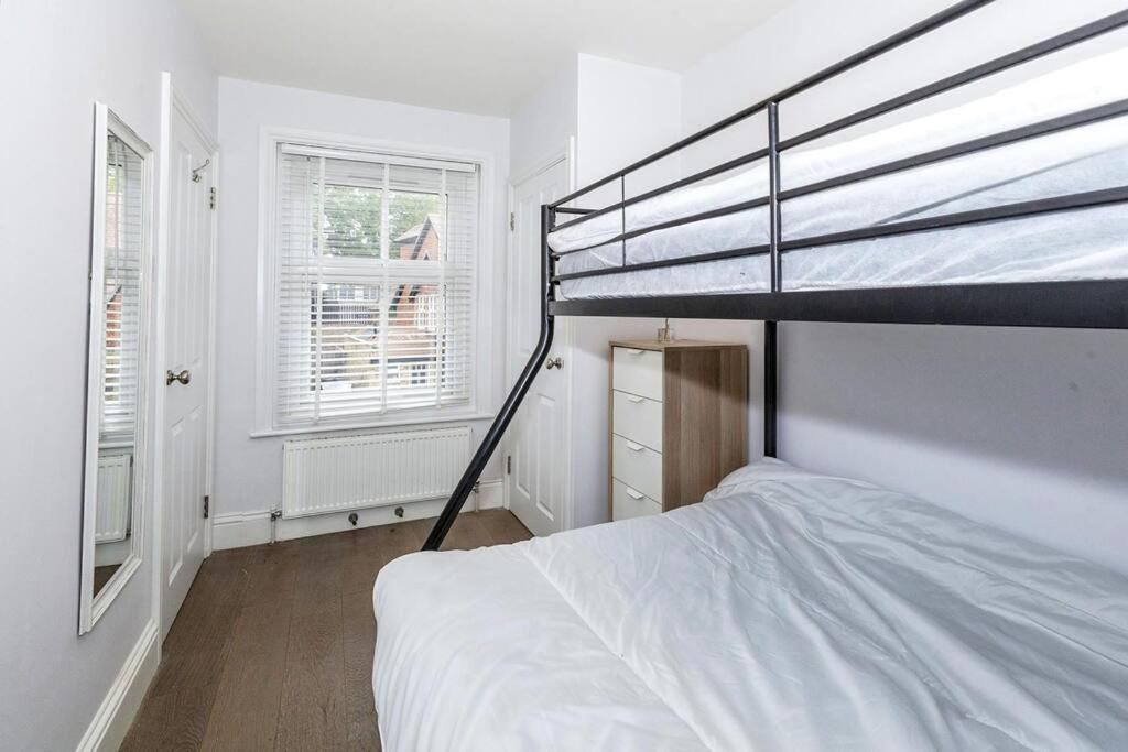 Lovely 2-Bed In Windsor Free Parking, 1 Mile From Legoland Exteriör bild